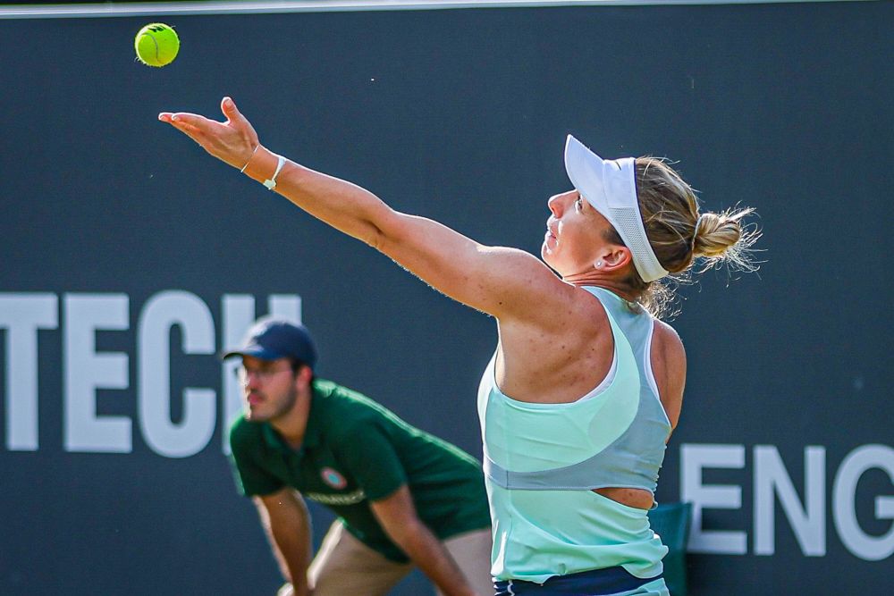 „Iubesc să joc tenis și ador munca din spate, care nu e ușoară” Simona Halep l-a menționat pe Mouratoglou după victoria cu Muchova_3