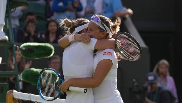 
	Simona Halep și Kirsten Flipkens, imaginea zilei la Wimbledon: &bdquo;E un vis să mă retrag după un meci cu o campioană ca Simona&rdquo;
