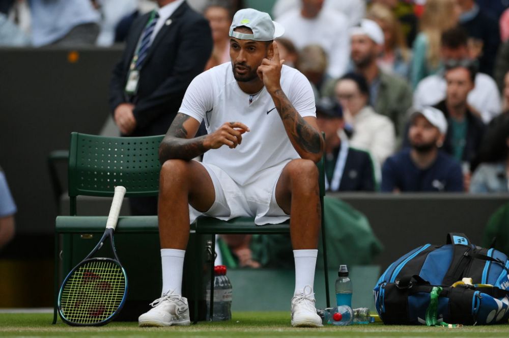 „Ești prost?!” Meci nebun la Wimbledon! Nick Kyrgios s-a dezlănțuit în meciul cu Tsitsipas după ieșirile nervoase ale grecului _2