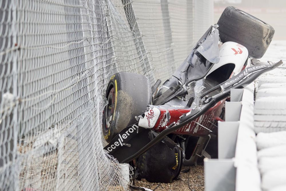 Primul mesaj al pilotului chinez accidentat în teribilul impact de la Marele Premiu de la Silverstone. Cum se simte Zhou Guanyu_9