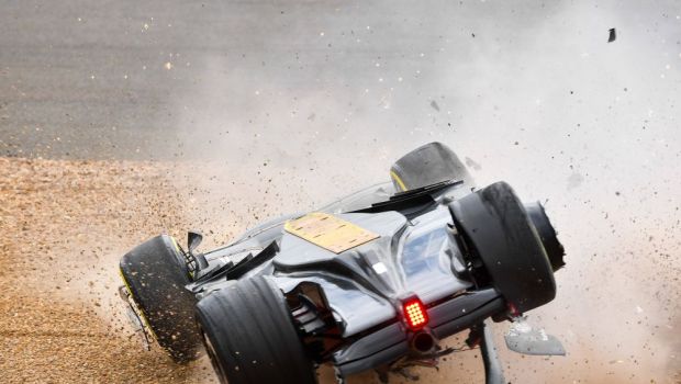 
	Pilotul de F1, aproape de un accident teribil, a revenit spectaculos. Mesajul de pe Social Media postat de Zhou Guanyu
