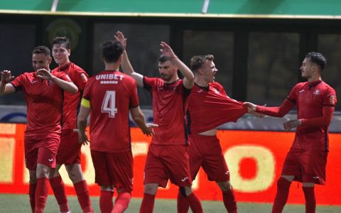 Imagini fabuloase la Sibiu! Jucătorii de la FCSB au făcut o baie de  mulţime după remiza cu Hermannstadt - Antena Sport