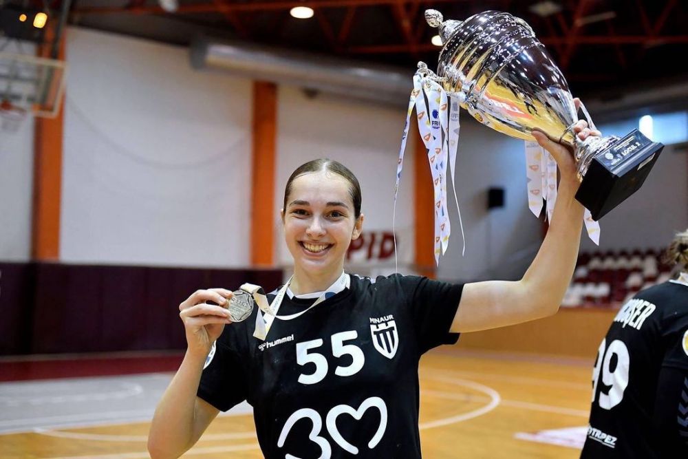 Oana Borș, una dintre cele mai talentate handbaliste din România, nevoită să stea pe bară peste un an!_1