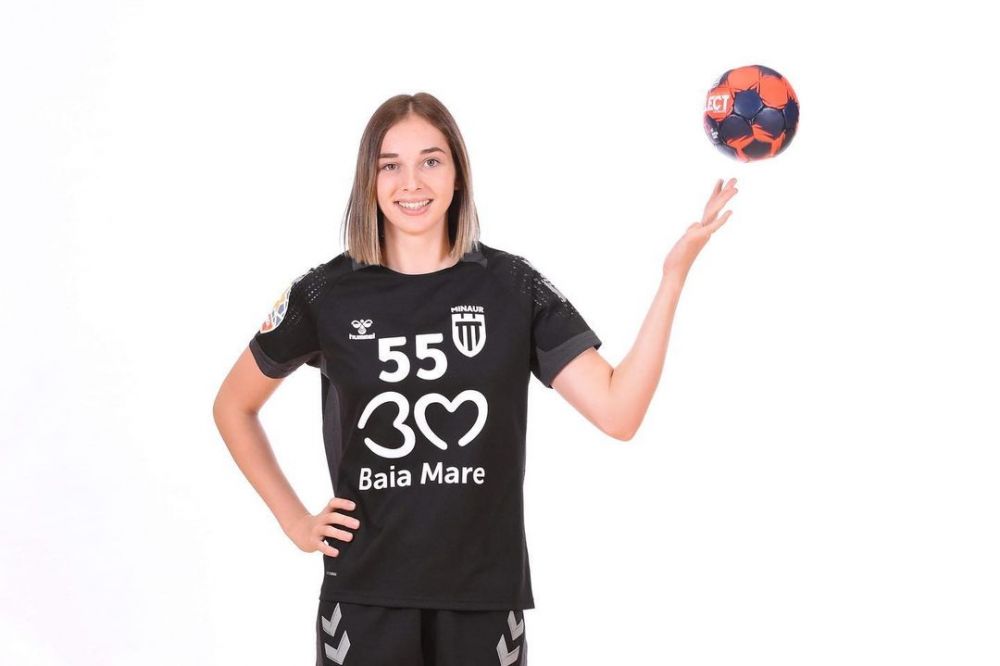 Oana Borș, una dintre cele mai talentate handbaliste din România, nevoită să stea pe bară peste un an!_4