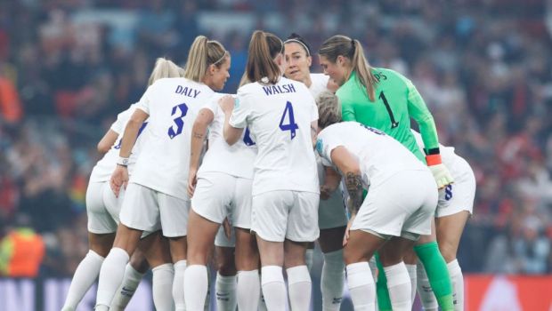 
	Controversă la Europeanul de fotbal feminin. Motivul pentru care naționala Angliei a cerut schimbarea echipamentului
