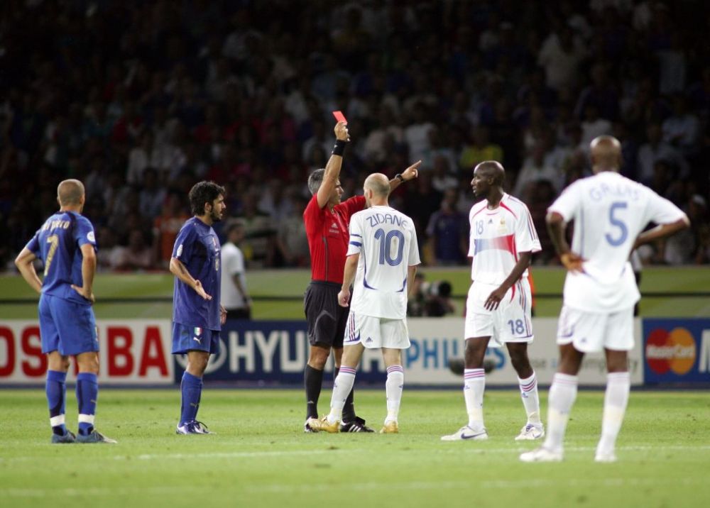 16 de ani de la momentul în care Zidane l-a lovit cu capul pe Materazzi și s-a retras din fotbal!_5