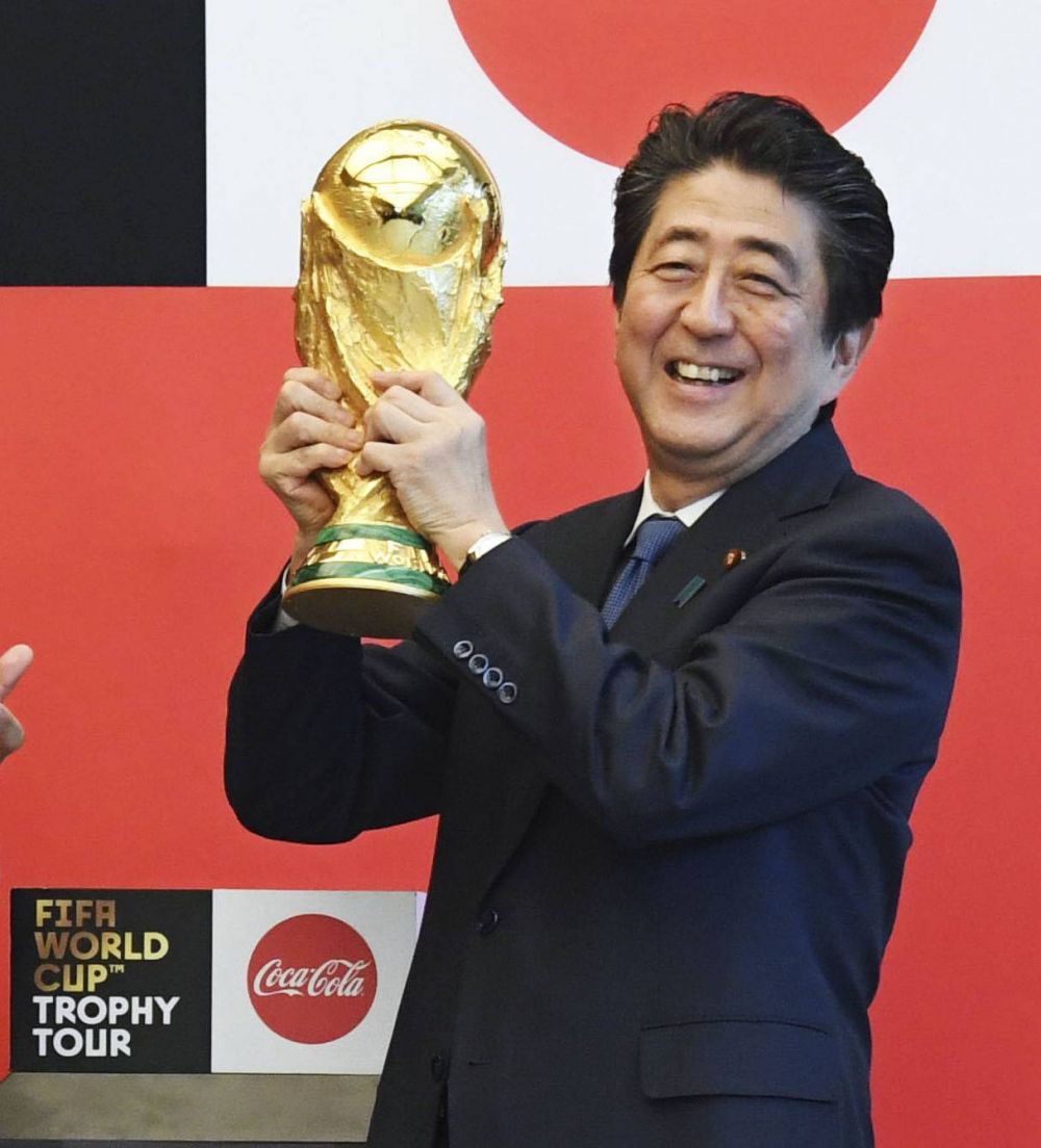 Shinzo Abe, fostul premier al Japoniei, a fost asasinat! A fost un susținător al politicii ”Japanese Only” în fotbal_1