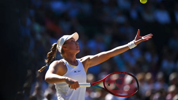 
	Refuzată la gimnastică pentru că era prea înaltă, Elena Rybakina a ales tenisul: 20 de ani mai târziu, e în finala Wimbledon
