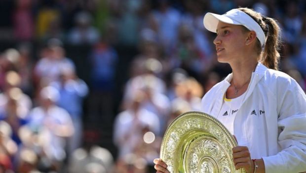 
	Finala Wimbledon 2022: Elena Rybakina - Ons Jabeur 3-6, 6-2, 6-2. Jucătoarea care a învins-o pe Simona Halep a câștigat turneul
