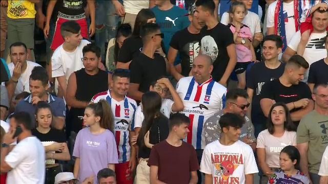 Fanii Oțelului le-au pregătit "cadoul" celor de la FCSB. Bannerul cu venin afișat în prima repriză_3