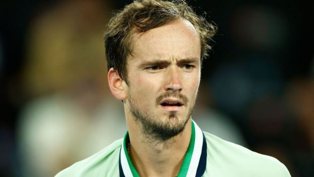 
	Ce a făcut Daniil Medvedev, număr 1 ATP și interzis la Wimbledon, în timpul finalei dintre Djokovic și Kyrgios&nbsp;
