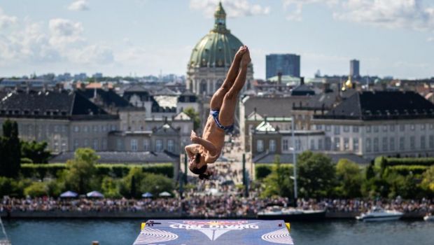 
	Au sărit de pe Opera din Copenhaga! Aur și argint pentru Constantin Popovici și Cătălin Preda în etapa a treia din Seria Mondială Red Bull Cliff Diving
