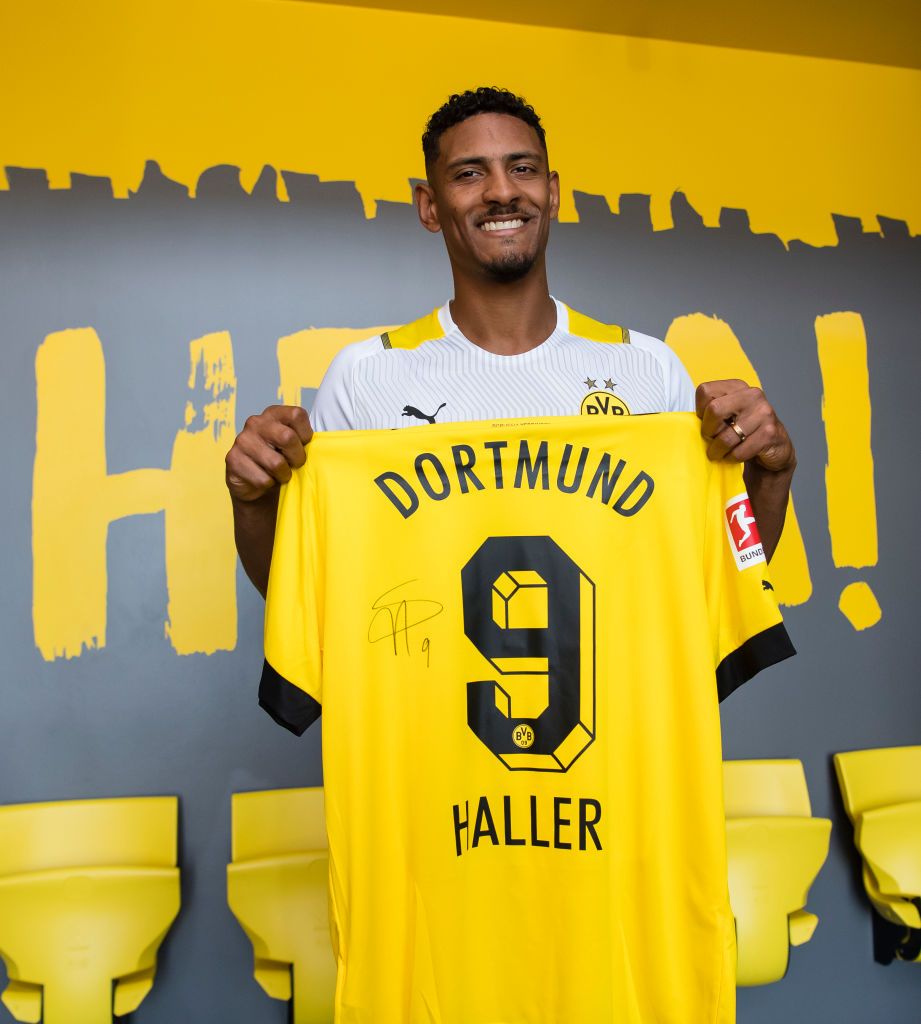Starul transferat de Dortmund în această vară a fost diagnosticat cu cancer testicular, după ce a acuzat stări de rău la antrenamente_11
