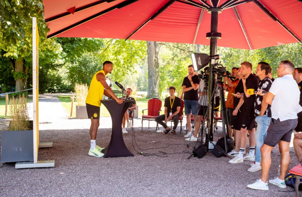 Starul transferat de Dortmund în această vară a fost diagnosticat cu cancer testicular, după ce a acuzat stări de rău la antrenamente_3