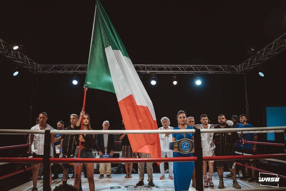 ”Marble Man” Cătălin Ionescu, campion al Italiei la categoria super pană! L-a făcut KO pe adversar_6