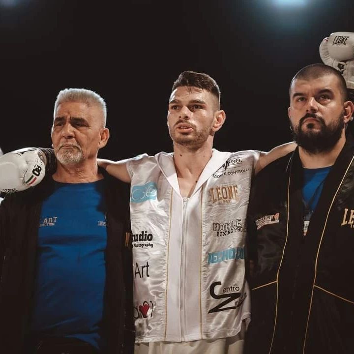 Fotbalistul român de la Fiorentina devenit boxer profesionist și campion național în Italia: ”Ăsta e numai începutul!”_6