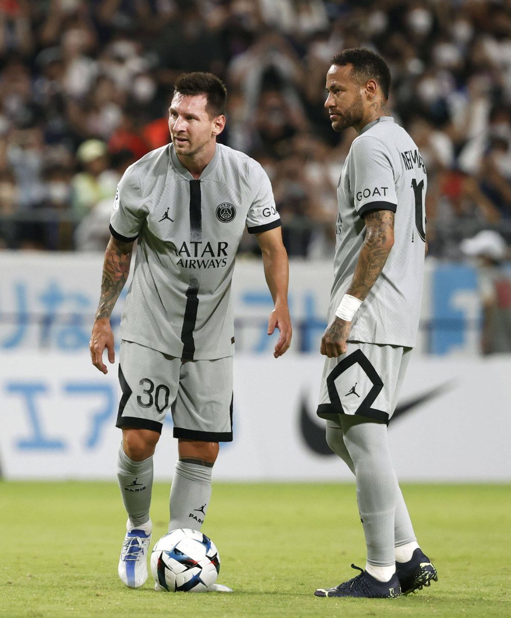 Simulare "rușinoasă" a lui Neymar în Japonia. Brazilianul, ironizat după ce s-a prăbușit pentru un penalty_1