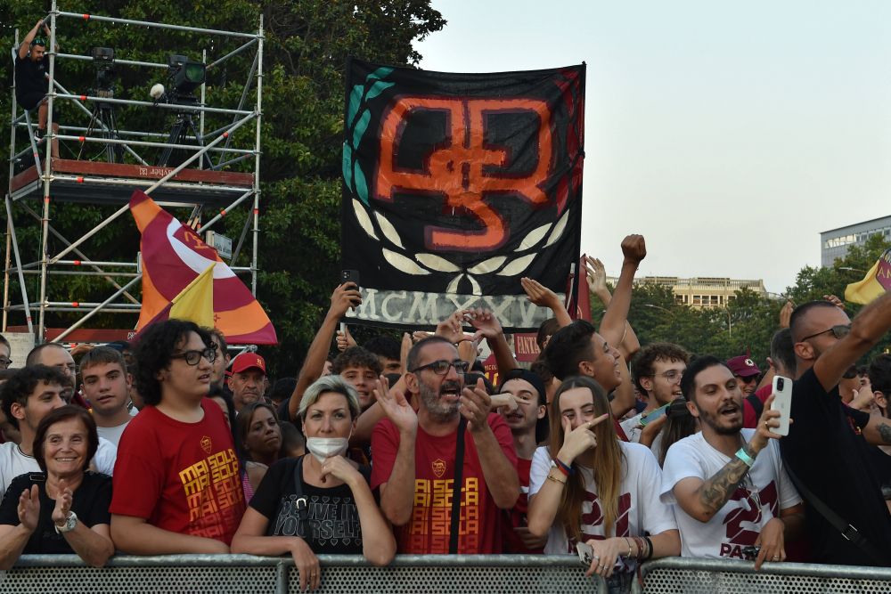 Imagini de colecție la Roma! Paulo Dybala, prezentat în fața a 10.000 de fani_17