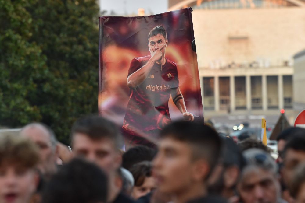 Imagini de colecție la Roma! Paulo Dybala, prezentat în fața a 10.000 de fani_18