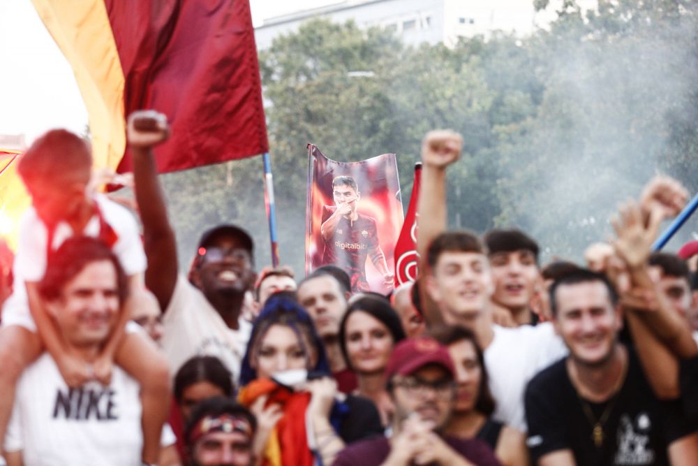 Imagini de colecție la Roma! Paulo Dybala, prezentat în fața a 10.000 de fani_7