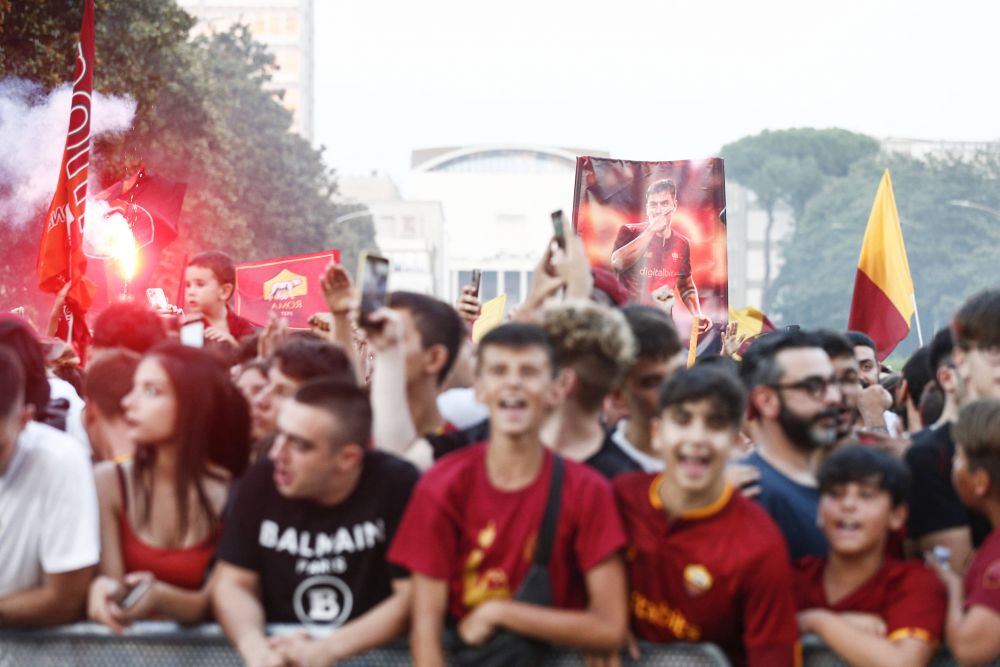 Imagini de colecție la Roma! Paulo Dybala, prezentat în fața a 10.000 de fani_9