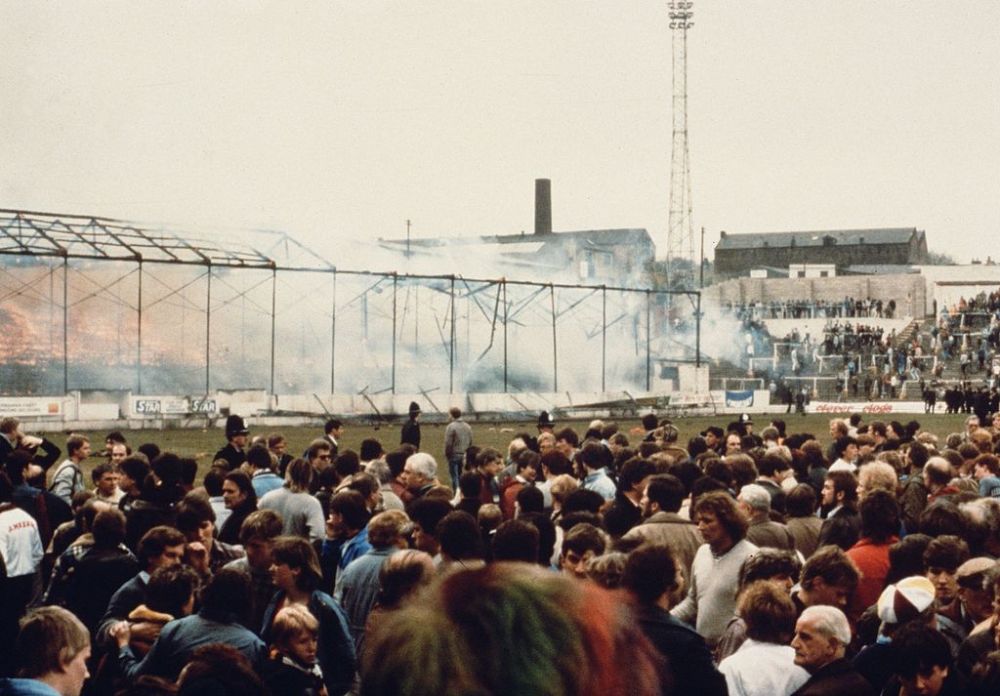 Povestea uitată a incendiului de pe stadionul din Bradford care a luat 56 de vieți și reeditarea finalei din 1966 pentru strângerea de fonduri!_1