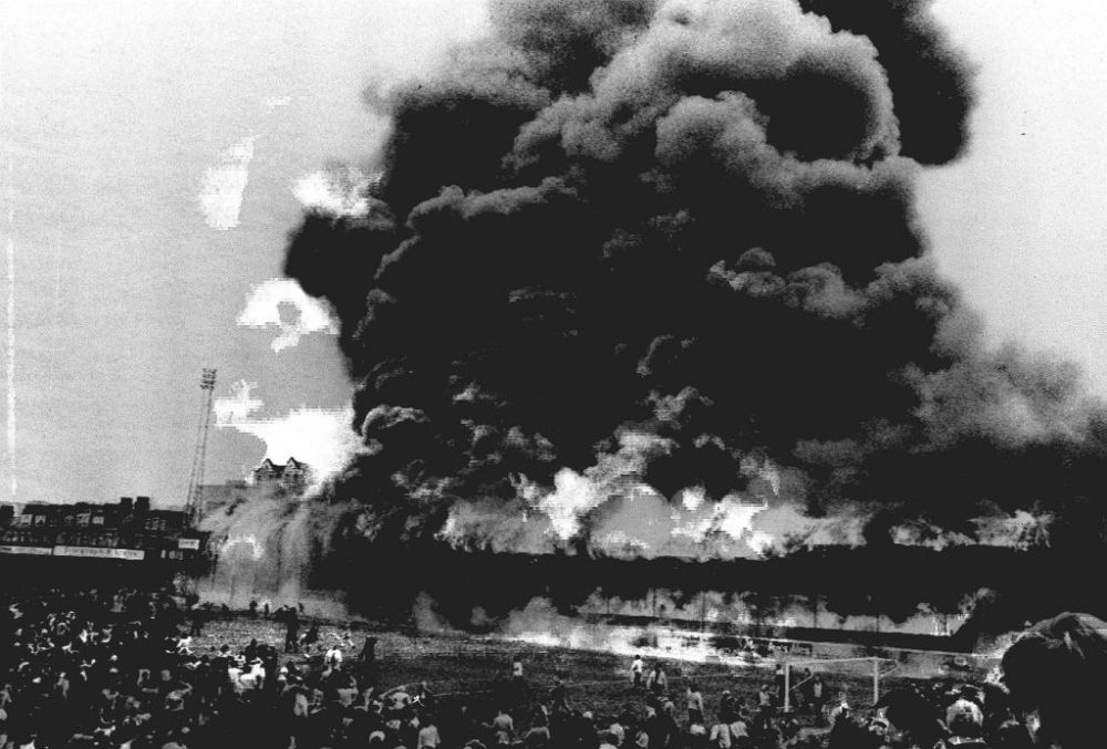 Povestea uitată a incendiului de pe stadionul din Bradford care a luat 56 de vieți și reeditarea finalei din 1966 pentru strângerea de fonduri!_8