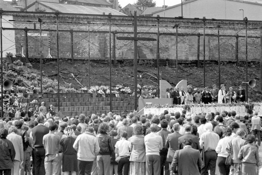 Povestea uitată a incendiului de pe stadionul din Bradford care a luat 56 de vieți și reeditarea finalei din 1966 pentru strângerea de fonduri!_10