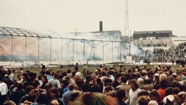 
	Povestea uitată a incendiului de pe stadionul din Bradford care a luat 56 de vieți și reeditarea finalei din 1966 pentru strângerea de fonduri!
