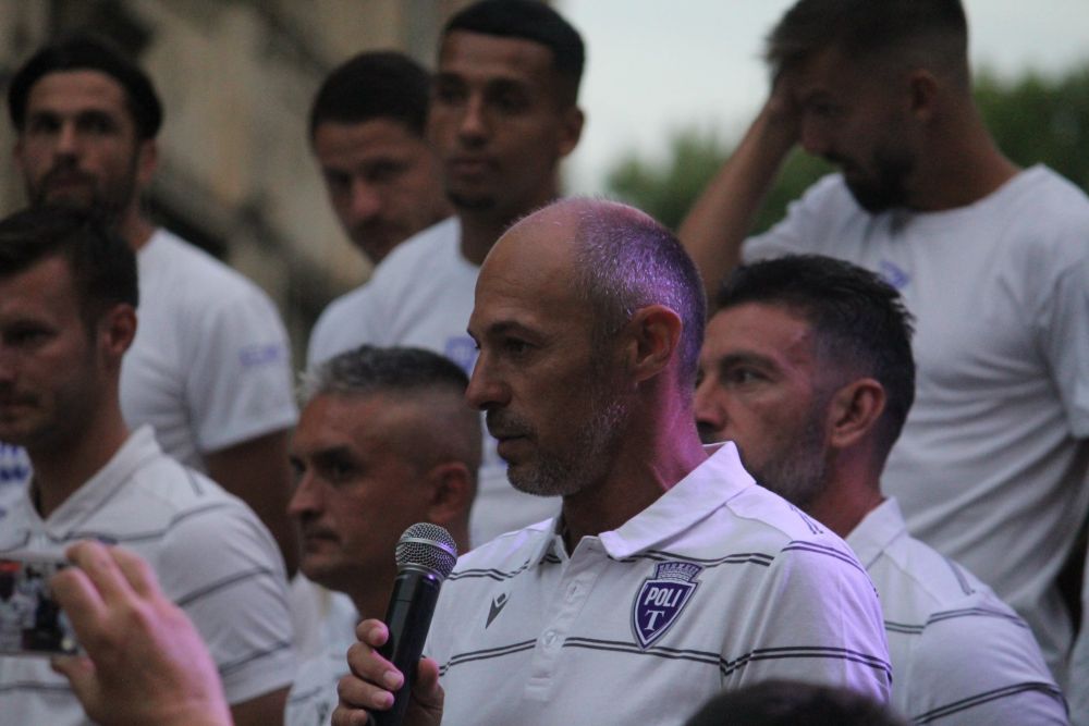 Poli nu moare! Echipa din Timișoara și-a prezentat cu mare fast antrenorul trecut pe la FCSB și lotul pentru viitorul sezon _12