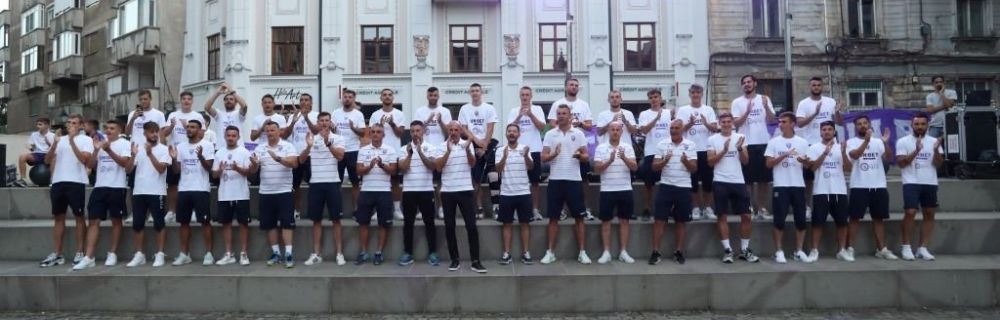 Poli nu moare! Echipa din Timișoara și-a prezentat cu mare fast antrenorul trecut pe la FCSB și lotul pentru viitorul sezon _16