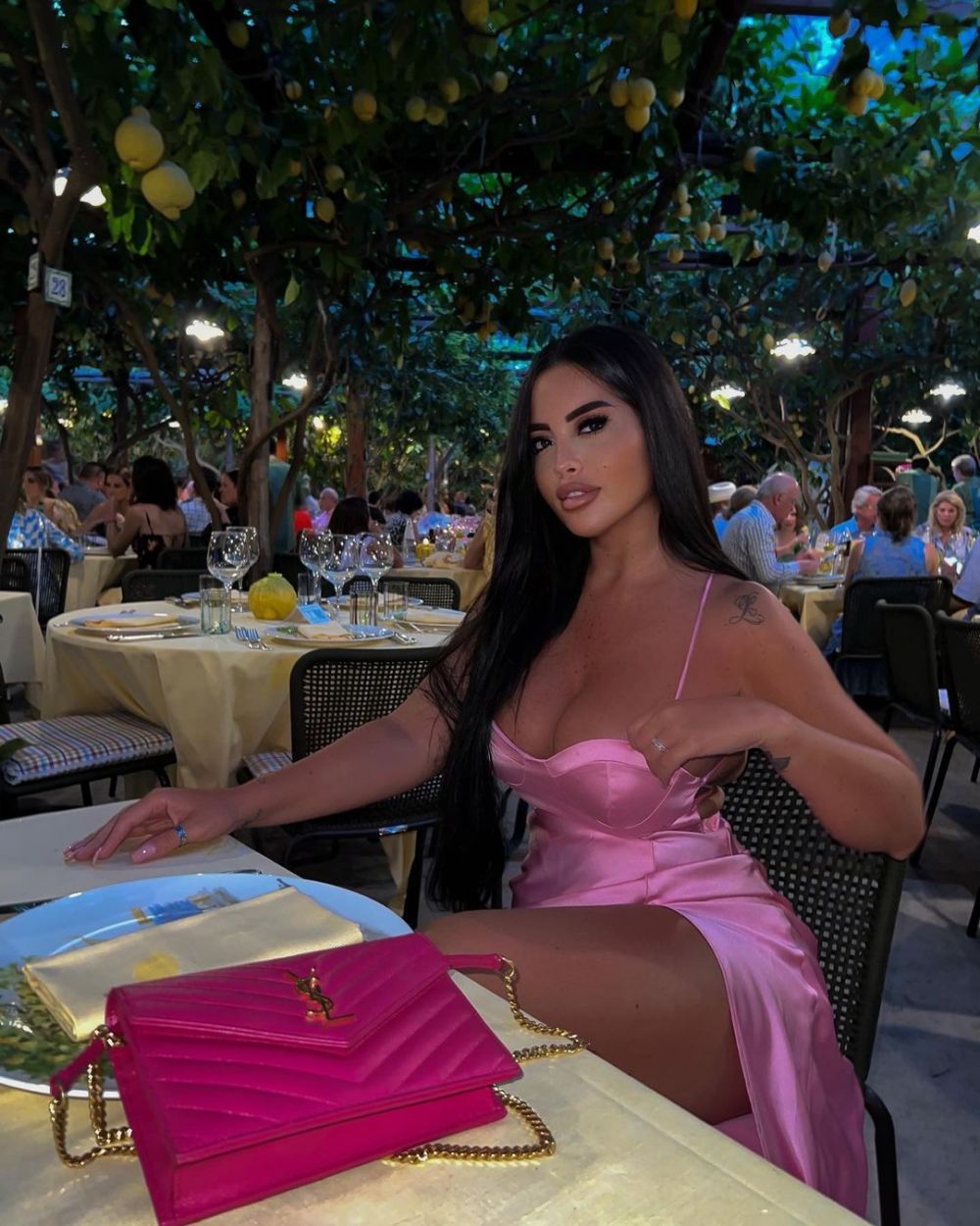 Prezentatoarea comparată cu Kim Kardashian face furori în Italia. Imaginile cu care și-a pus pe jar fanii _52