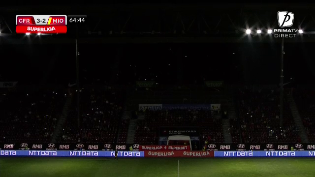 S-a lăsat întunericul în Gruia! Nocturna de 1.8 milioane de euro de la Cluj a cedat în timpul meciului cu CS Mioveni_11