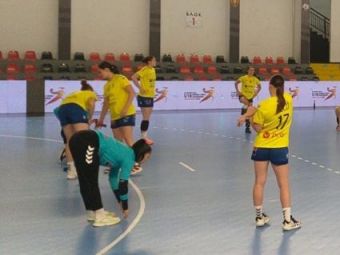 
	România a debutat cu o victorie la Campionatul Mondial de Handbal Feminin Under-18!
