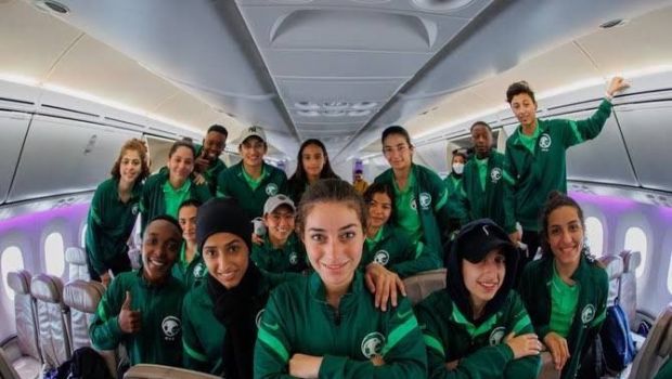 
	Arabia Saudită vrea să organizeze turneul final de fotbal feminin, deși femeile aveau interdicție pe stadioanele din țară!
