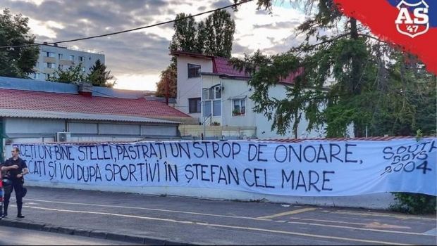 
	Suporterii CSA Steaua nu mai au răbdare! Protest cu jigniri în fața Clubului Sportiv al Armatei
