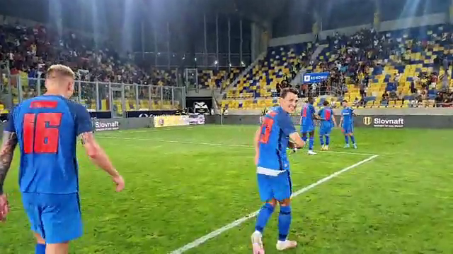 Dunajska Streda - FCSB | Imaginile bucuriei "roș-albaștrilor" alături de cei 400 de suporteri, după succesul din Slovacia _1