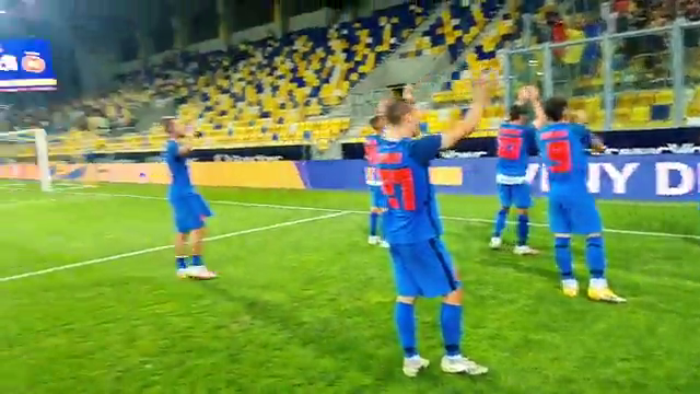Dunajska Streda - FCSB | Imaginile bucuriei "roș-albaștrilor" alături de cei 400 de suporteri, după succesul din Slovacia _12