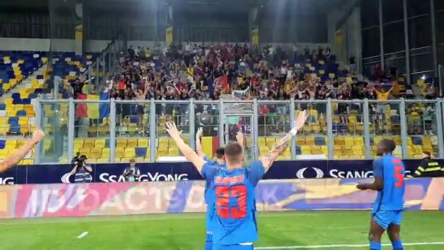 Dunajska Streda - FCSB | Imaginile bucuriei "roș-albaștrilor" alături de cei 400 de suporteri, după succesul din Slovacia _14