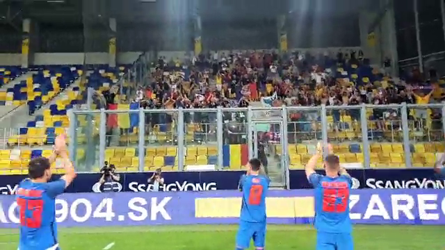 Dunajska Streda - FCSB | Imaginile bucuriei "roș-albaștrilor" alături de cei 400 de suporteri, după succesul din Slovacia _15