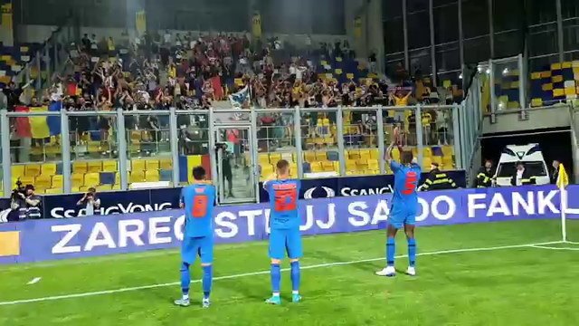 Dunajska Streda - FCSB | Imaginile bucuriei "roș-albaștrilor" alături de cei 400 de suporteri, după succesul din Slovacia _16