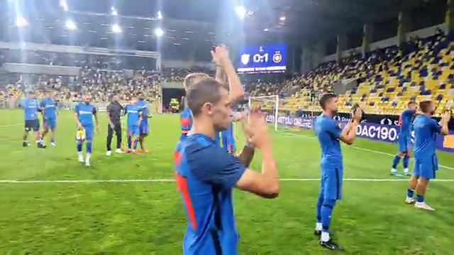 Dunajska Streda - FCSB | Imaginile bucuriei "roș-albaștrilor" alături de cei 400 de suporteri, după succesul din Slovacia _17