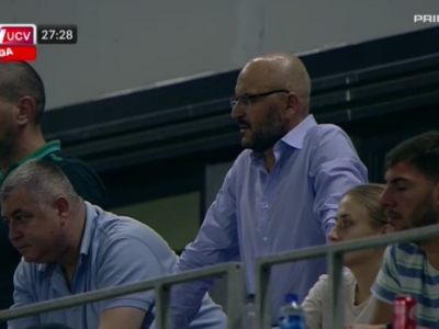 Adrian Mititelu este surprins în lojă, finanțatorul lui FCU Craiova asistă la derby-ul "de... Adrian Mititelu este surprins în lojă, finanțatorul lui FCU Craiova asistă la derby-ul "de..._262