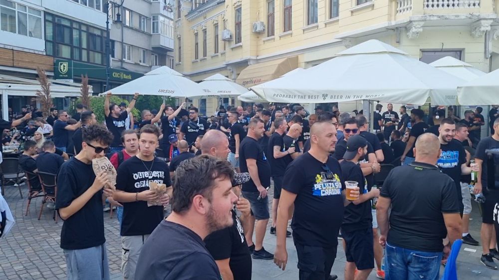 Se pregătesc intensiv de derby! Suporterii lui FC U Craiova cântă și se distrează în Centrul Vechi înainte de partida "de foc" cu rivala din Bănie_4