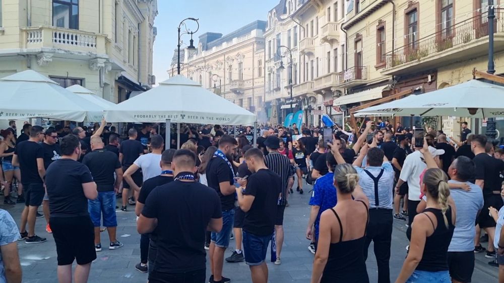 Se pregătesc intensiv de derby! Suporterii lui FC U Craiova cântă și se distrează în Centrul Vechi înainte de partida "de foc" cu rivala din Bănie_6