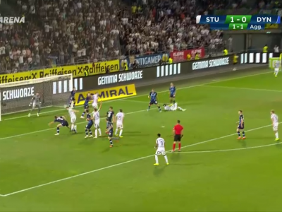 Affengruber primește o centare perfectă din corner, preia cu capul, însă mingea trece puțin pe... Affengruber primește o centare perfectă din corner, preia cu capul, însă mingea trece puțin pe..._322