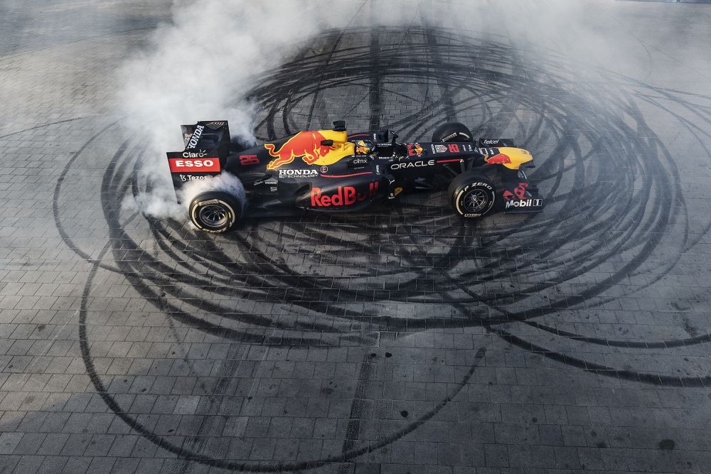 Din spatele ecranelor, în fața ta: Red Bull Racing încinge atmosfera în București pe 10 septembrie _18