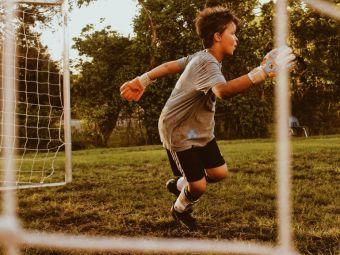 
	(P) Sfaturi pentru a alege adidași copii potriviți pentru ca cei mici să practice sportul în siguranță
