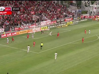 GOOOOOOL Universitatea Cluj! Bălan restabilește egalitatea cu nouă minute înainte de fluierul primei... GOOOOOOL Universitatea Cluj! Bălan restabilește egalitatea cu nouă minute înainte de fluierul primei..._411