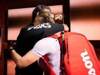 
	Cea mai strânsă relație antrenor-jucătoare în circuitul WTA! Simona Halep a sărit în brațele lui Mouratoglou imediat după finală
